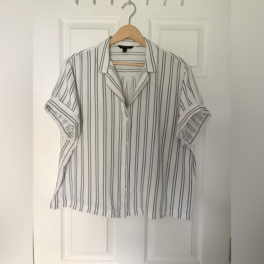 Banana Republic Button Up Blouse Black & White XL